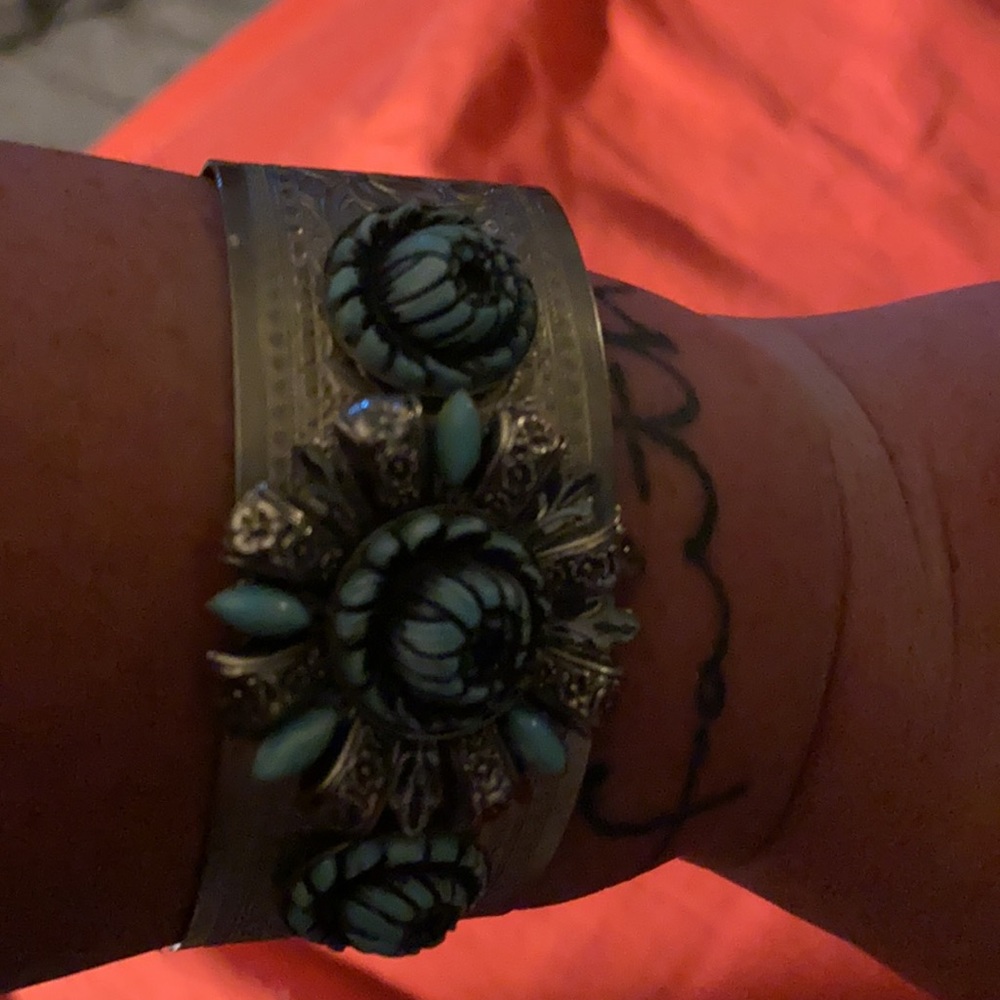 Jewelry - Picture 2 of 3